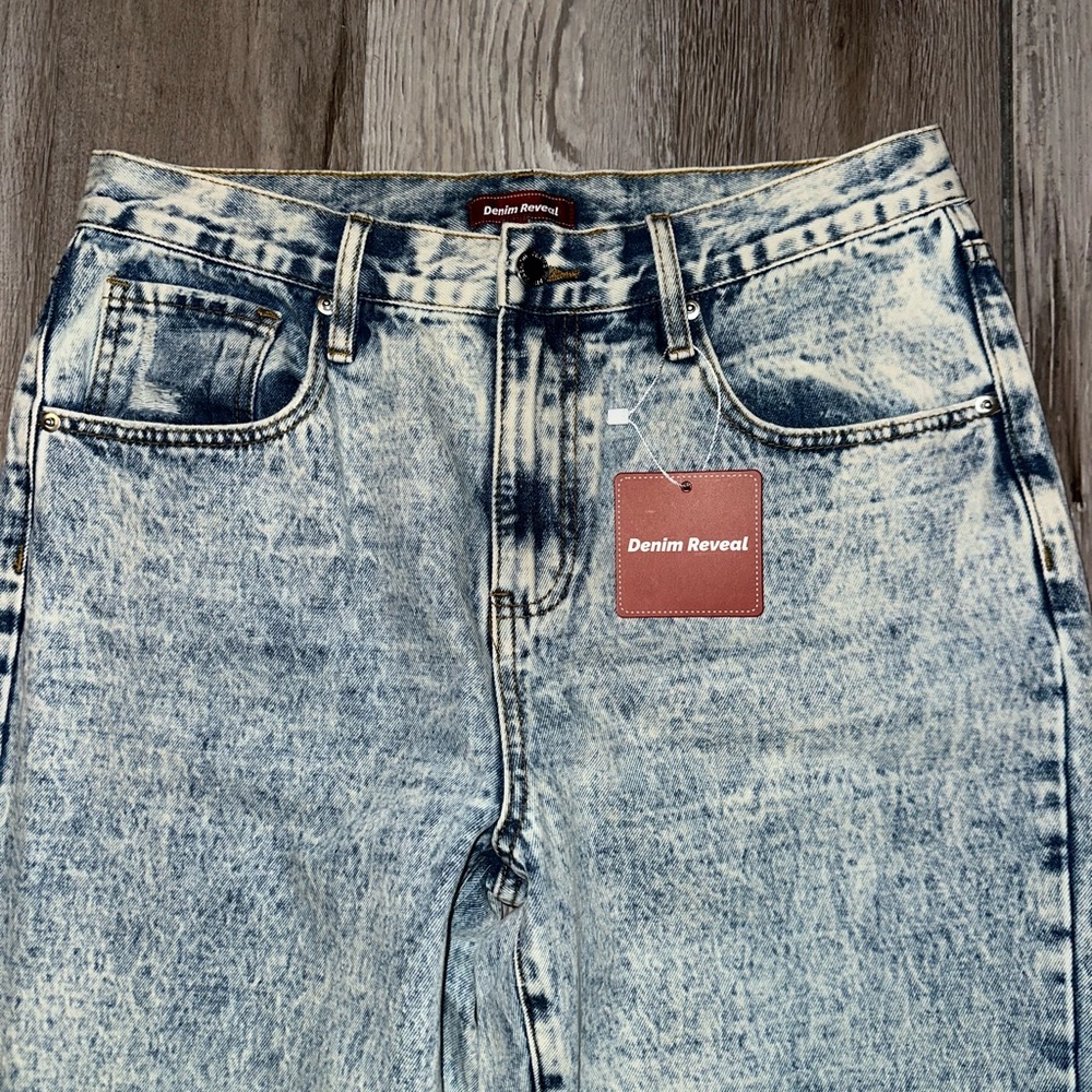 Women’s Light Blue Acid Wash Jeans